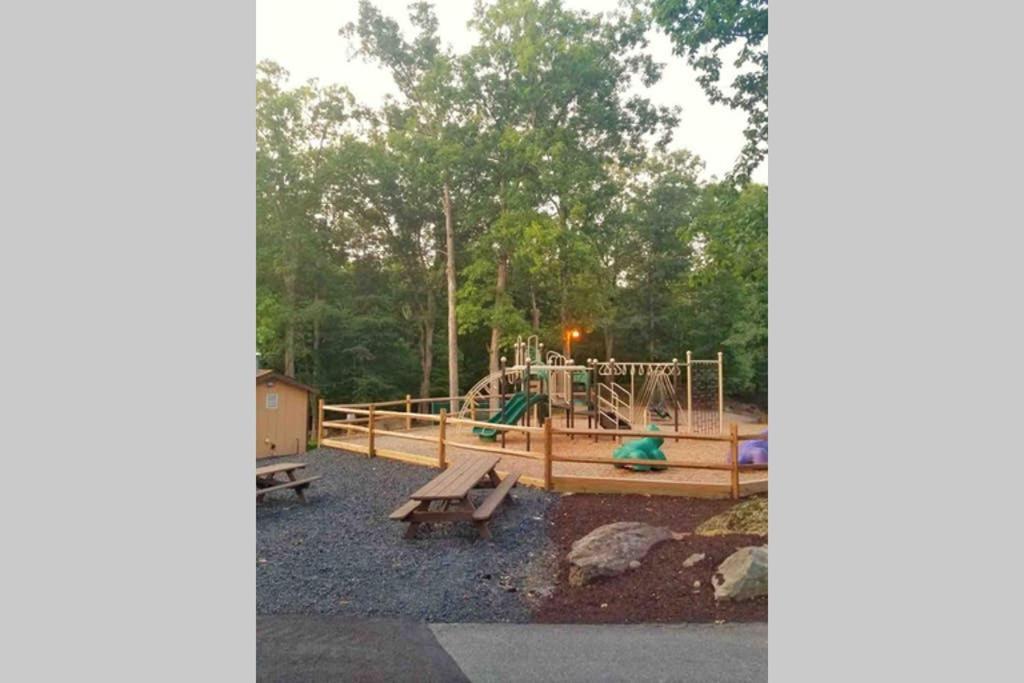 Entire 3 Bedroom Adventure Chalet, Near The Best Of The Poconos East Stroudsburg Exteriör bild