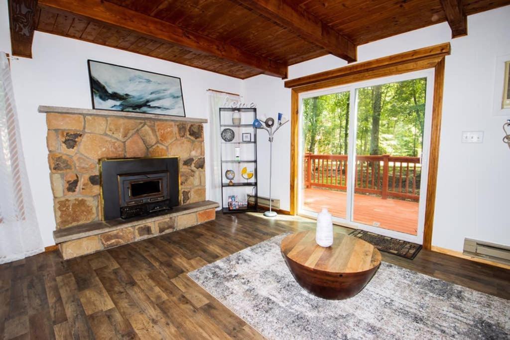 Entire 3 Bedroom Adventure Chalet, Near The Best Of The Poconos East Stroudsburg Exteriör bild